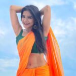 Sakshi Agarwal Instagram - I am gold, But if you prefer silver- Thats your loss🔥 . #terracevibes #saree #sareeaesthetics #orangesaree #sareevibes #loveforsaree #sexybackchallenge #sexyback #biggboss #vijaytv #sakshiagarwalsaree #sakshiagarwal . @the_trendy_turns Chennai, India