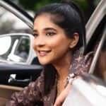 Sakshi Agarwal Instagram - I cant stop being awesome😃 Its in my blood🔥 . Outfit&styling @fab_by_faiza Photography @pallaviperiasami Makeup @srimakeupartistry Location @cloud7chennai . #cinderellafromtoday #badasswomen #businesssuit #candid #formalaesthetics #powerplay #sakshiagarwal #biggboss #cinderellamovie #cinderella Chennai, India