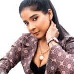 Sakshi Agarwal Instagram - I cant stop being awesome😃 Its in my blood🔥 . Outfit&styling @fab_by_faiza Photography @pallaviperiasami Makeup @srimakeupartistry Location @cloud7chennai . #cinderellafromtoday #badasswomen #businesssuit #candid #formalaesthetics #powerplay #sakshiagarwal #biggboss #cinderellamovie #cinderella Chennai, India
