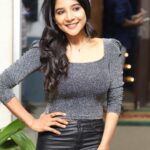 Sakshi Agarwal Instagram - Love being me- my simple best❤️ #cinderellamovie #pressmeet . @anupama.krishnamachari @ashwini__makeupartist @tisisnaveen @prosakthisaravanan Prasad Lab Vadapalani