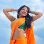 Sakshi Agarwal Instagram - I am gold, But if you prefer silver- Thats your loss🔥 . #terracevibes #saree #sareeaesthetics #orangesaree #sareevibes #loveforsaree #sexybackchallenge #sexyback #biggboss #vijaytv #sakshiagarwalsaree #sakshiagarwal . @the_trendy_turns Chennai, India