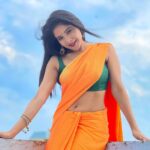 Sakshi Agarwal Instagram - I am gold, But if you prefer silver- Thats your loss🔥 . #terracevibes #saree #sareeaesthetics #orangesaree #sareevibes #loveforsaree #sexybackchallenge #sexyback #biggboss #vijaytv #sakshiagarwalsaree #sakshiagarwal . @the_trendy_turns Chennai, India