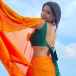 Sakshi Agarwal Instagram - My lips are the Gun! My smile is the Trigger! My kisses are the Bullets! Label me a KILLER or a QUEEN🔥 ——— or A Mango IceCream——(inspired by a comment🤪) . #terracevibes #saree #sareeaesthetics #orangesaree #sareevibes #loveforsaree #sexybackchallenge #sexyback #biggboss #vijaytv #sakshiagarwalsaree #sakshiagarwal . @the_trendy_turns Chennai, India