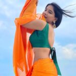 Sakshi Agarwal Instagram - My lips are the Gun! My smile is the Trigger! My kisses are the Bullets! Label me a KILLER or a QUEEN🔥 ——— or A Mango IceCream——(inspired by a comment🤪) . #terracevibes #saree #sareeaesthetics #orangesaree #sareevibes #loveforsaree #sexybackchallenge #sexyback #biggboss #vijaytv #sakshiagarwalsaree #sakshiagarwal . @the_trendy_turns Chennai, India