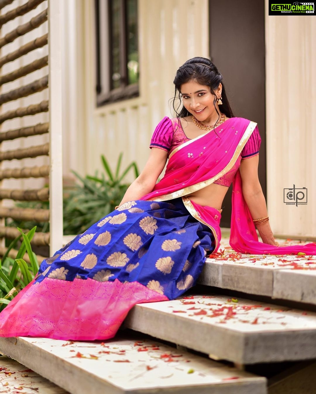 Sakshi Agarwal Instagram - ❤️❤️❤️ . @diwahar_photography @diwa_har @plush_boutique_jb @kalaiartistry @teamaimpro . #halfsaree #traditional #traditionalwear #halfsareelove #pinkhalfsaree #smilemore #shinebrightlikeadiamond #pinkaesthetic #gardenaesthetic #southindianlook #southindianlehenga #biggboss #sakshiagarwal #sakshiagarwalsaree Chennai, India