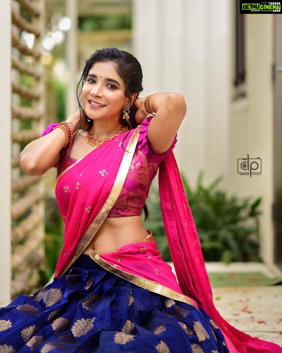 Sakshi Agarwal Instagram - Shine Bright like a Diamond✨ . @diwahar_photography @diwa_har @plush_boutique_jb @kalaiartistry @teamaimpro . #halfsaree #traditional #traditionalwear #halfsareelove #pinkhalfsaree #smilemore #shinebrightlikeadiamond #pinkaesthetic #gardenaesthetic #southindianlook #southindianlehenga #biggboss #sakshiagarwal #sakshiagarwalsaree Chennai, India