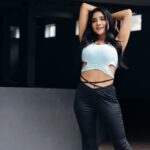 Sakshi Agarwal Instagram - You can say a lot without even speaking✨ . @raghul_raghupathy . #instastyle #instafashion #blueandblack #crisscrosspants #abs #sixpack #sakshiagarwal #biggboss #justbareskin #beyourself #beyou #trendingstyle Chennai, India