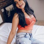 Sakshi Agarwal Instagram - I do a thing called what I want🔥 . . @raghul_raghupathy @hakuna_matatata_ . #stopdoingthatshit #takeactionnow #mondaymorningvibes #sakshiagarwal #lacecroptop #bookslover #chilling . Chennai, India