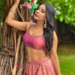 Sakshi Agarwal Instagram - Chin up princess or the crown slips✨ . #prettyaesthetic #gardenaesthetic #floweraesthetic #sakshiagarwal #biggboss #shootlife Chennai, India