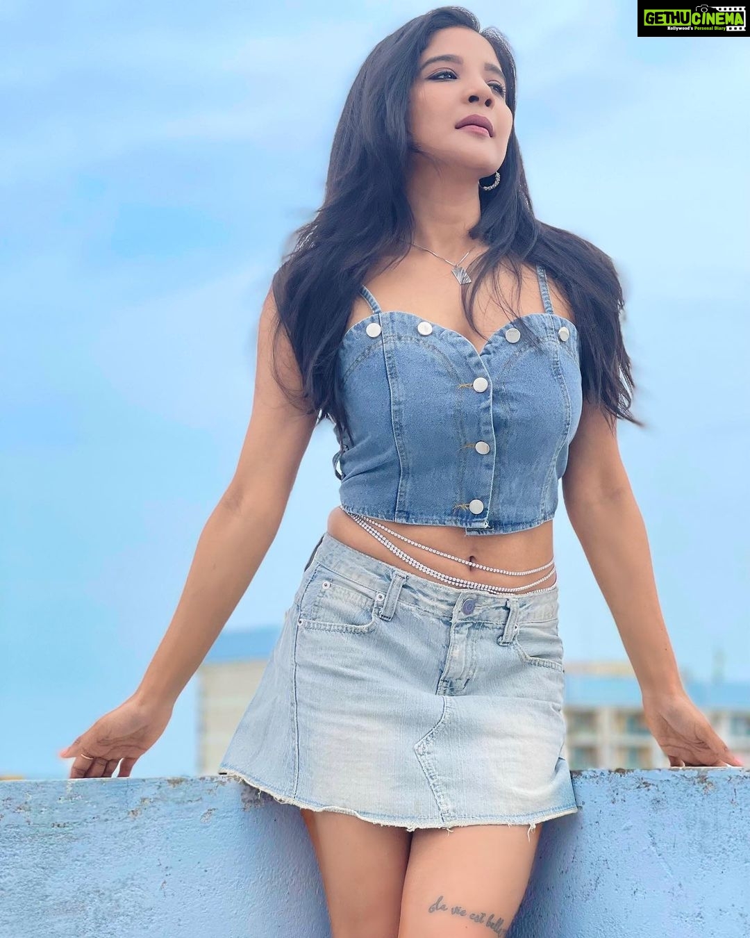 Sakshi Agarwal Instagram - In the right denim, A girl can conquer the world❤️ Btw, hows my new belly chain? . #denim #denimvest #denimskirt #sakshiagarwal #fashion #lifestyle #ootd #biggboss #bellychain #waistchain #denimlovers #mood #instagrampic #terraceshoot📷 Chennai, India