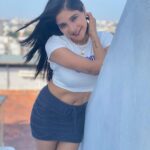 Sakshi Agarwal Instagram - Nothing can dim the light that shines from within🔥 Forever that girl that gets excited on seeing a pure blue sky❤️ . #candidphotography #mobilephotography #sakshiagarwal #biggboss #justme #nofilter #noedit #nopostwork #bareme #mondaymotivation #mondaymood #mondayvibes Chennai, India