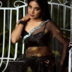 Sakshi Agarwal Instagram – 🖤 Black diamond is rarest 🖤
.

Outfit&styling @fab_by_faiza 
Photography @arvindkannanphotography 
Make up @aksharasalonandstudio 
Hair style @makeupbyyesu
Location @elementsoneastcoast
.
#blacksaree #sareelove #sakshiagarwal #biggboss #kollywood #mollywood #tamilcinema #organzasaree
