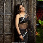 Sakshi Agarwal Instagram – Her angel eyes saw the good in many devils🔥
.

Outfit&styling @fab_by_faiza 
Photography @arvindkannanphotography 
Make up @aksharasalonandstudio 
Hair style @makeupbyyesu
Location @elementsoneastcoast
.
#blacksaree #sareelove #sakshiagarwal #biggboss #kollywood #mollywood #tamilcinema #organzasaree Chennai, India