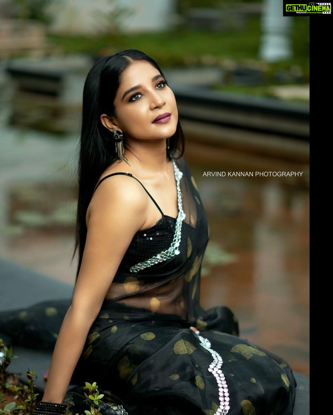 Sakshi Agarwal Instagram - It felt like heaven to flirt with hellš„ . Outfit&styling @fab_by_faiza Photography @arvindkannanphotography Make up @aksharasalonandstudio Hair style @makeupbyyesu Location @elementsoneastcoast . #blacksaree #sareelove #sakshiagarwal #biggboss #kollywood #mollywood #tamilcinema #organzasaree Chennai, India