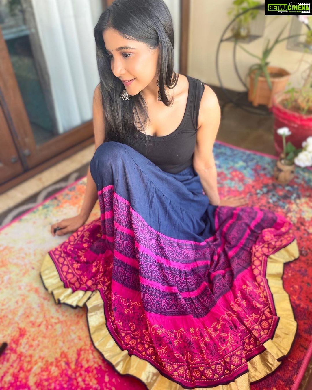 Sakshi Agarwal Instagram - Not all storms come to disrupt your life, some come to clear your path❤️ . #candid #indowestern #traditional #sakshiagarwal #biggboss #tanktop #lingskirt #mylifestyle #mystyling #homesweethome #justbeingme #jhumkas #kollywood #actress Chennai, India