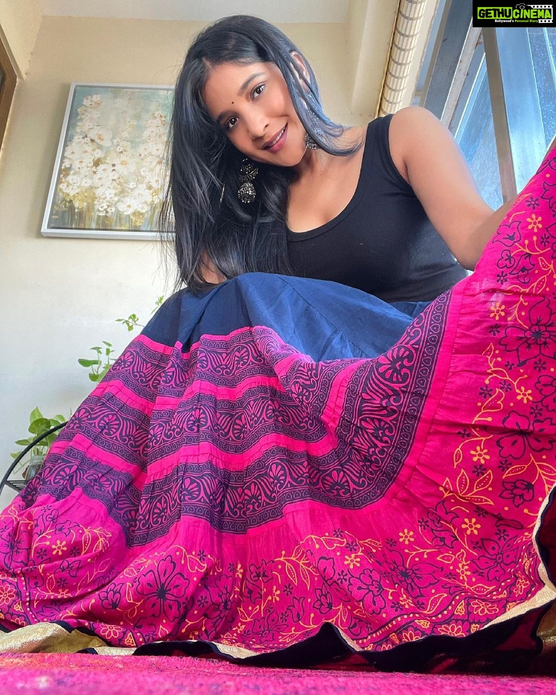 Sakshi Agarwal Instagram - Never argue with someone who believes their own lies🌸 . #candid #indowestern #traditional #sakshiagarwal #biggboss #tanktop #lingskirt #mylifestyle #mystyling #homesweethome #justbeingme #jhumkas #kollywood #actress Chennai, India