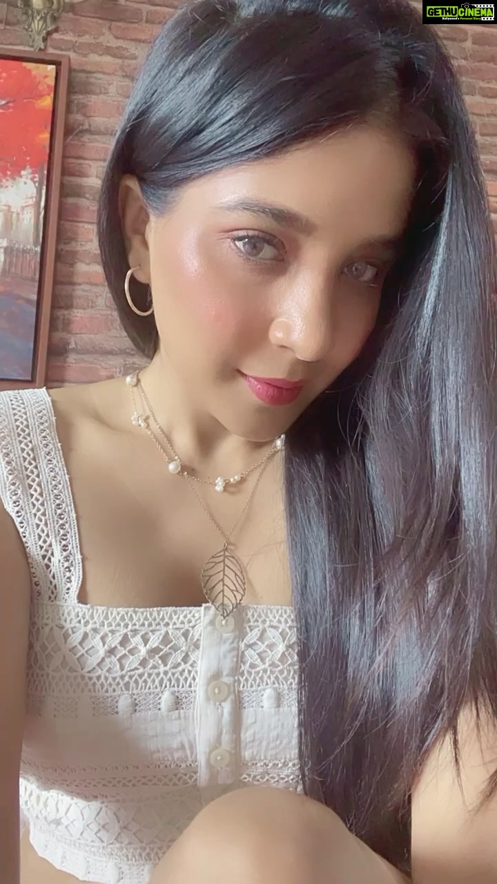 Sakshi Agarwal Instagram - ❤️❤️❤️ . #feelitreelit #feelkaroreelkaro #explore #explorepage #trending #terehisapneandheremeujalome #bollywoodsongs #prettygirls #prettyaesthetic #whiteaesthetic #aesthetic #lacetop #kollywood #actress #sakshiagarwal #biggboss #lovewhite