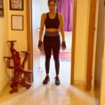 Sakshi Agarwal Instagram - Killing it today🔥 on my path to become my best self😍 As someone rightly said - Hard work never fails💪 . ➡️➡️➡️➡️➡️➡️➡️swipe➡️➡️➡️➡️➡️➡️➡️➡️➡️➡️ 1) jump-squat/crawl back/kicksit 2)shouldertap/ against wall 3) plank against wall 4)kicksit with weights . #homeworkout #sakshiagarwalworkout #staystrong #strengthtraining #wallworkout #stayfit #fitnessgirl #fitnessjourney #fitnessaddict #workhard #burnfat #ripthosepacks #biggboss #hiit #cardioworkout #lifestyle #fitfam #fitnesslife #sakshiagarwal #puma #shouldertaps #wallstand #coreworkout #kollywoodactress #blackgymwear #getfit #mentalhealthmatters #physicallyfit Chennai, India