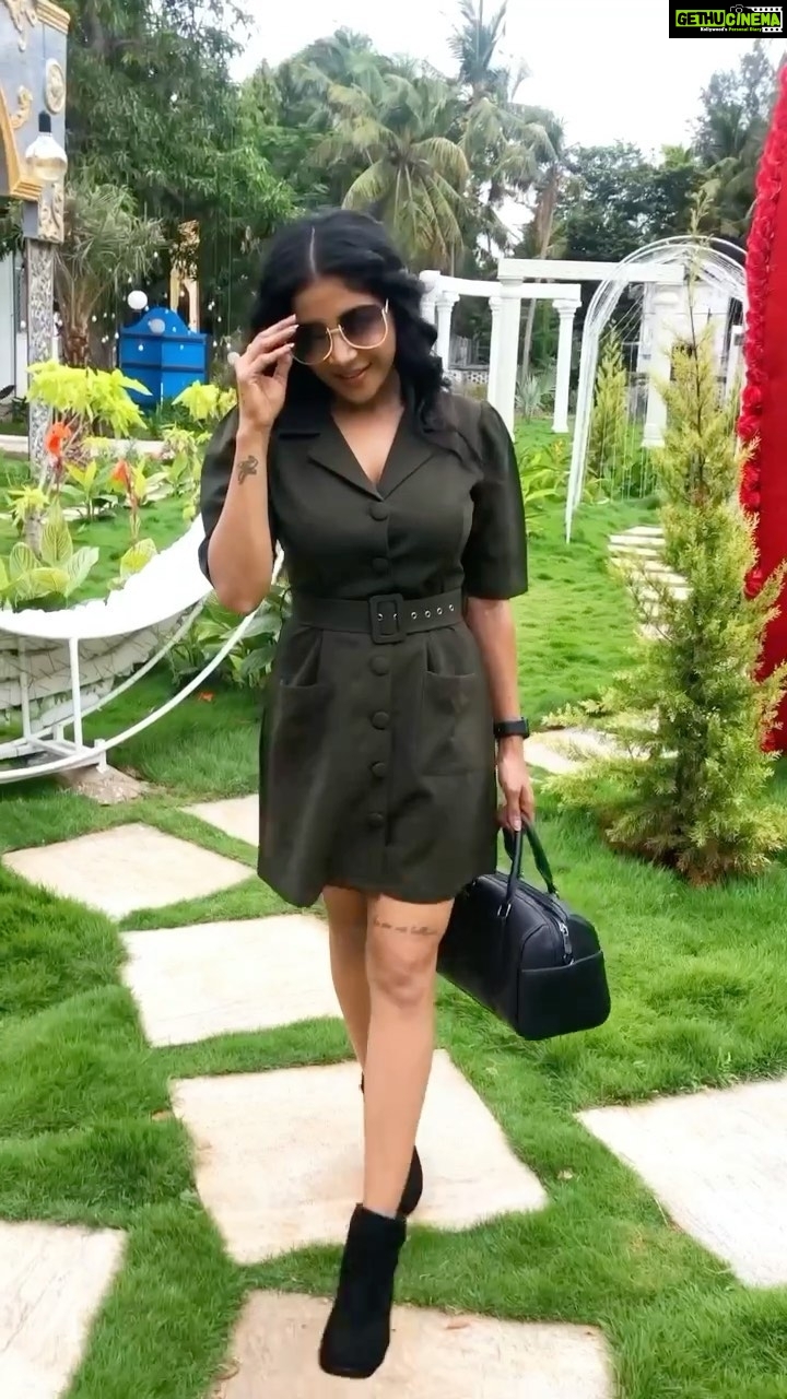 Sakshi Agarwal Instagram - Loopin’ this song! How Many of you like it? . #beggin #aesthetic #behindthescenes #bts #fashion #lifestyle #greenformaldress #curlyhairstyles #officelook #explore #explorepage #beyourself #beyou #beauty #kollywoodactress #officeaesthetic #outdoorshoot #biggboss #sakshiagarwal #sakshiagarwalphotoshoot #bossygirl #bossyaesthetic #begginmaneskin . @elementsoneastcoast