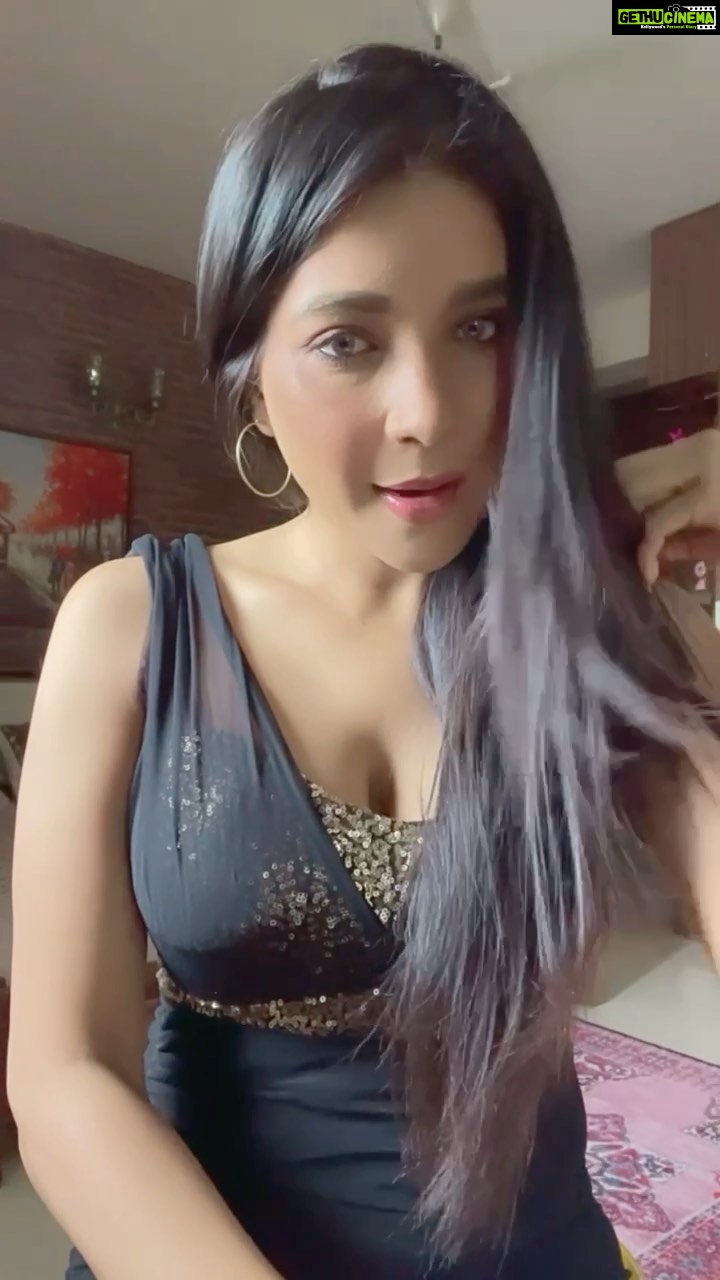 Sakshi Agarwal Instagram - Baby , Do you want to be Mine? . #feelitreelit #instareels #feelkaroreelkaro #doyouwannabemine #explore #explorepage #transitions #beyourself #fashion #lifestyle #sakshiagarwal #biggboss #blackdress #transitionreels #viral