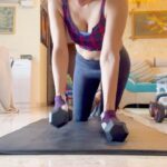 Sakshi Agarwal Instagram - Quick full body routine and feel the burn🔥 . #feelitreelit #instareels #workoutroutine #workoutreels #kgf #kgftamil #tamilsong #fitfam #explore #explorepage #beyourself #beyou #deadlift #snatches #kettlebellworkout #rowing #sakshiagarwal