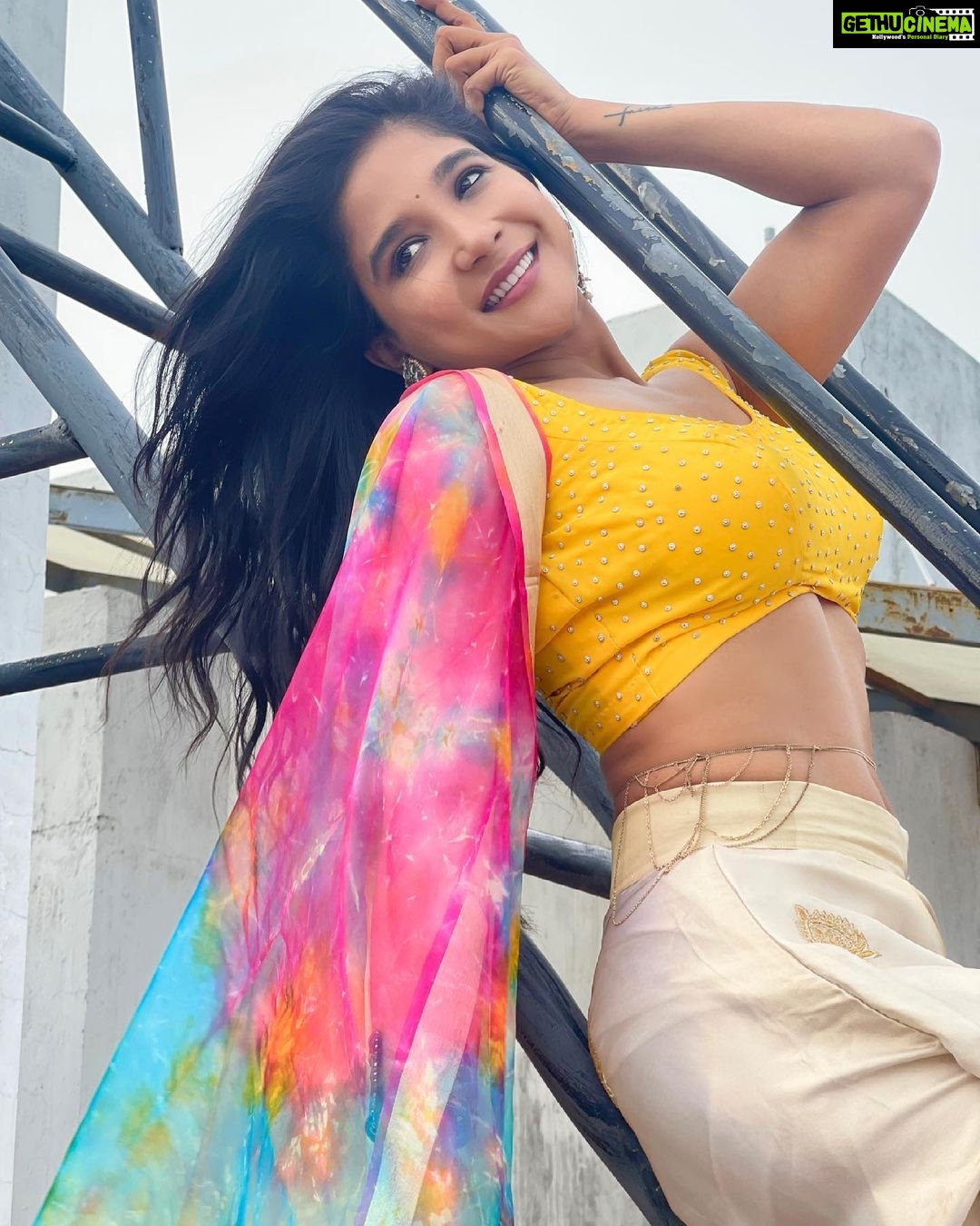 Sakshi Agarwal Instagram - Be obsessed with your own potentialš„ . #lehenga #traditional #sakshiagarwal #biggboss #instapic #waistchain #beyourself #candid #soakingupthesun #instadaily #yellowblouse #lehenga #colourfuldupatta #fashion #lifestyle Chennai, India