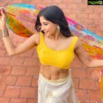 Sakshi Agarwal Instagram - When the sun shine, we shine together✨ . #lehenga #traditional #sakshiagarwal #biggboss #instapic #waistchain #beyourself #candid #soakingupthesun #instadaily #yellowblouse #lehenga #colourfuldupatta #fashion #lifestyle Chennai, India