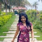 Sakshi Agarwal Instagram - Kaathadi nee… Unnai kaiyil pidikka thavikkum Koothadi naan Ennai marandhu pora parandhu pora✨ . #transitionreels #moderntotraditional #reelsvideo #reelsindia #tamilsongs #tamilrockers #kollywood #tamilponnu #tamilbride #instagramreels #explore #explorepage