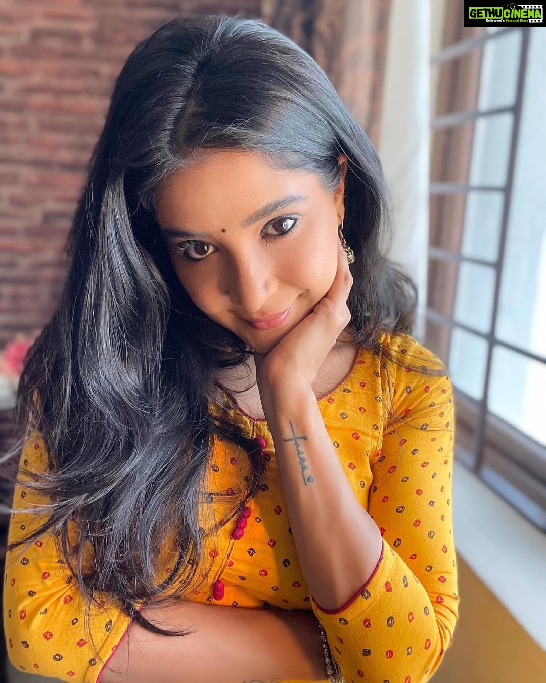 Sakshi Agarwal Instagram - Lips of honey Eyes of fire🔥 Chennai, India