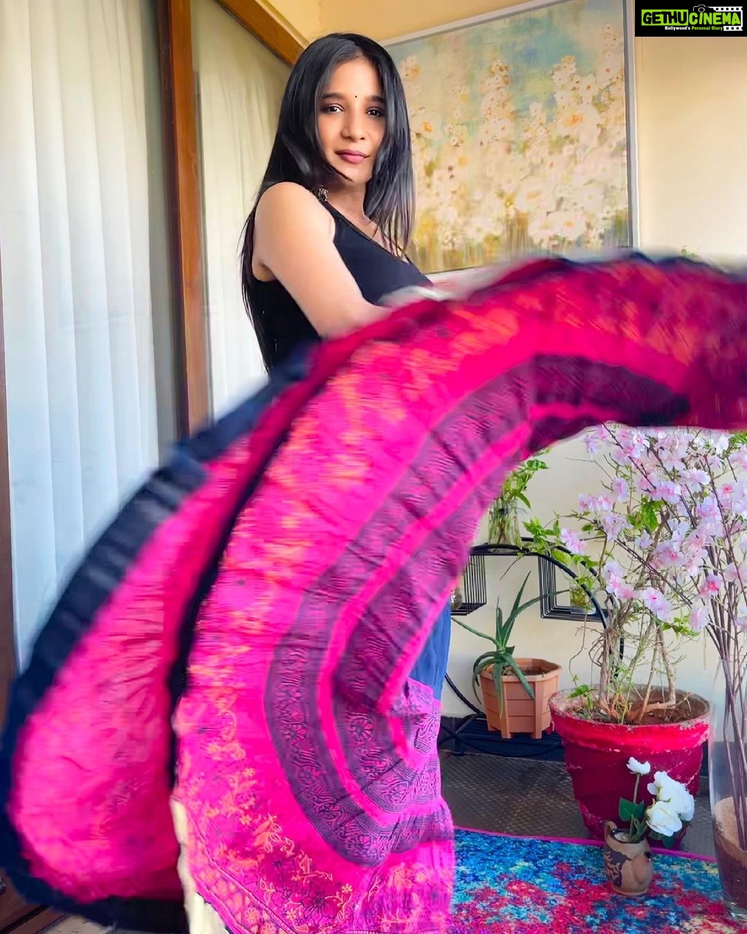 Sakshi Agarwal Instagram - Not all storms come to disrupt your life, some come to clear your path❤️ . #candid #indowestern #traditional #sakshiagarwal #biggboss #tanktop #lingskirt #mylifestyle #mystyling #homesweethome #justbeingme #jhumkas #kollywood #actress Chennai, India
