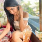 Sakshi Agarwal Instagram - Let me adjust my crown and get my day started🌼 . #prettygirlaesthetic #whiteaesthetic #sakshiagarwal #beyou #candid #instamood #selfpotrait #biggboss #whitecroptop #floralskirt #lifestyle #fashion Chennai, India