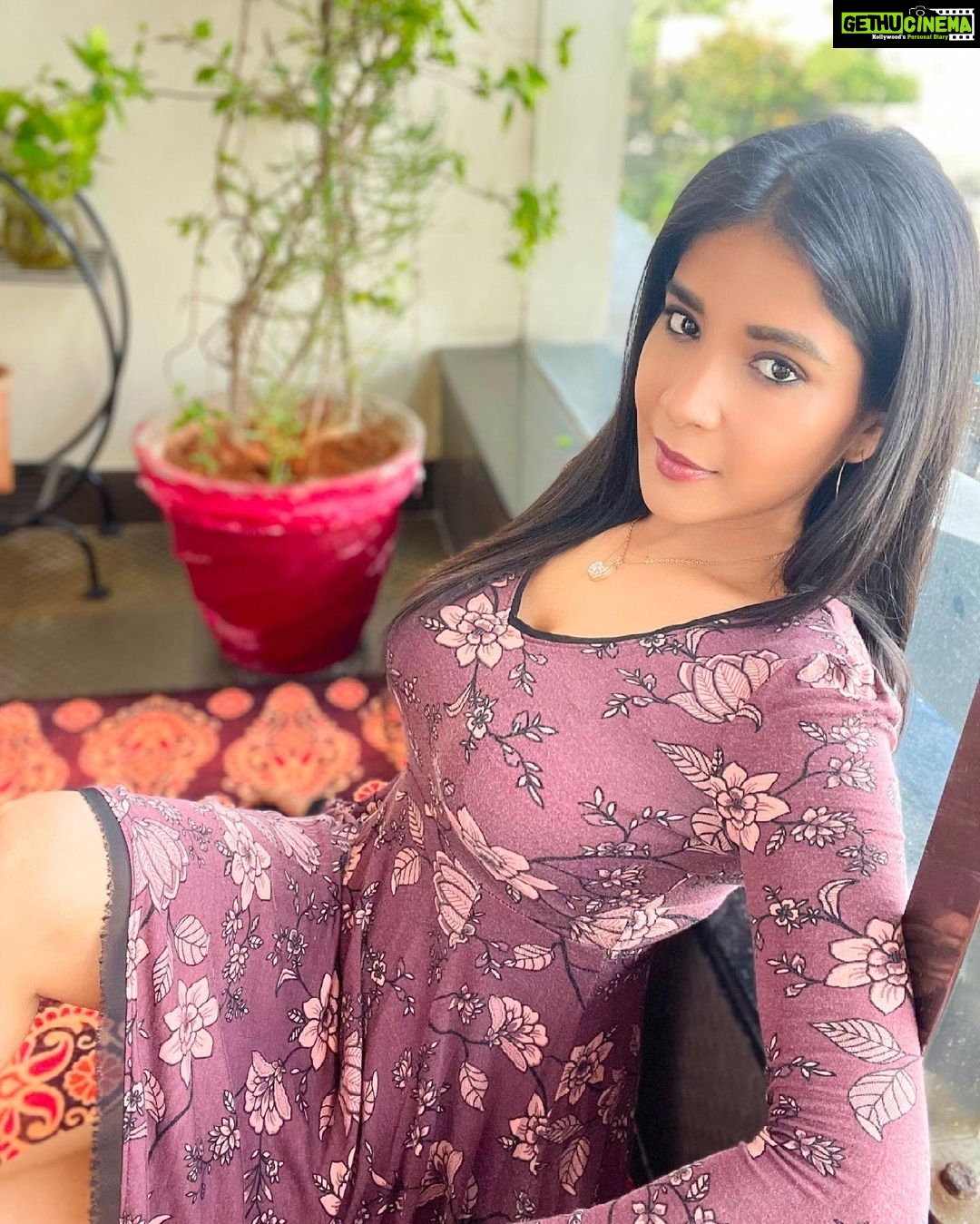 Sakshi Agarwal Instagram - You wanna be “at war with yourself and at peace with the world” Or “At peace with yourself and at war with the world”? Which one would you choose? Think about it! . #questionschallenge #justthoughts #answerthequestion #thinkingoutloud #fashion #lifestyle #meaningful #think #instaquestions #sakshiagarwal #biggboss #skaterdress #floraldress #bellsleeves Chennai, India