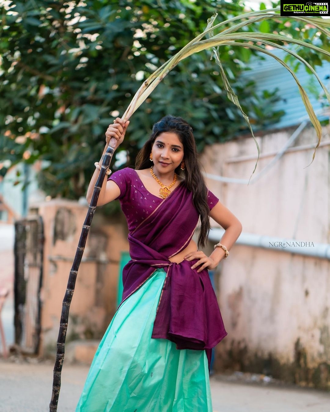 Sakshi Agarwal Instagram - May the sweetness of bursting milk and sugarcane fill your home with consonance and happiness. Wishing you the best and prosperous Pongal! . Breaking this one for you my insta fam! . #pongal2022 #happypongal #pongalvibes #sugarcanebreak #halfsaree #sakshiagarwal #kollywood #biggboss . @ngrnandha @nfc_navyathafashioncouture @beautybeyondglam @tisisnaveen @pugazhmurugan_ Chennai, India
