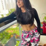 Sakshi Agarwal Instagram - Who wants to camouflage post-workout moods😋🔥 . Feel really excited, happy and lost in thoughts❤️ . #fitfam #camouflage #pinkcamouflage #pinkmilitaryfitness #workout #postworkout #postworkoutselfie #stayhome #staysafe #sixpack #comingsoon #abs #coreworkout #fitnessfreak Chennai, India