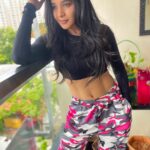 Sakshi Agarwal Instagram - Who wants to camouflage post-workout moods😋🔥 . Feel really excited, happy and lost in thoughts❤️ . #fitfam #camouflage #pinkcamouflage #pinkmilitaryfitness #workout #postworkout #postworkoutselfie #stayhome #staysafe #sixpack #comingsoon #abs #coreworkout #fitnessfreak Chennai, India