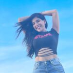 Sakshi Agarwal Instagram - Just vibin’ with the sky . #skyphotography #blueskies #streetstyle #fila Chennai, India