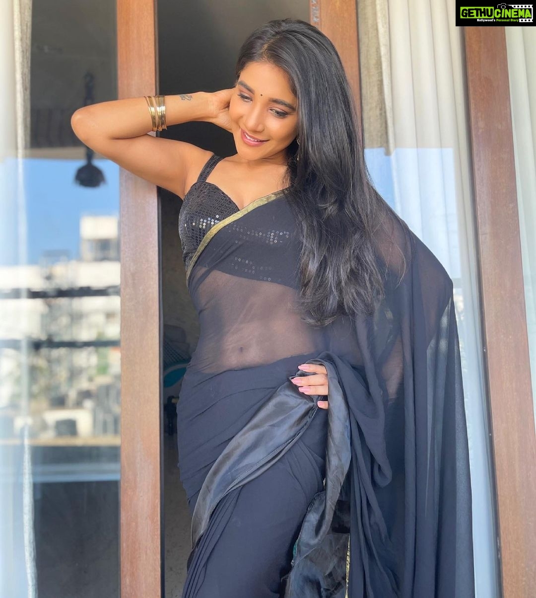 Sakshi Agarwal Instagram - š„° . You seek #sixpack ! You have six packsā¤ļø Chennai, India