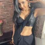 Sakshi Agarwal Instagram - Choose your battles wisely, Most of them are not worth fighting😇 . @fab_by_faiza . #sareelove #blacksaree #kollywood #sakshiagarwal #biggboss #instasaree #transparentsaree #sequinblouse #instamood #fitnessfreak #shapeyourbody #stayhome #quarantine #chennai #absgirl #flauntyourcurves #fitnessjourney #fitgirl Chennai, India