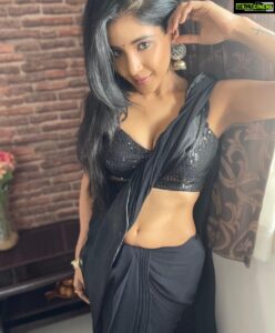 Sakshi Agarwal Instagram - Choose your battles wisely, Most of them are not worth fighting😇 . @fab_by_faiza . #sareelove #blacksaree #kollywood #sakshiagarwal #biggboss #instasaree #transparentsaree #sequinblouse #instamood #fitnessfreak #shapeyourbody #stayhome #quarantine #chennai #absgirl #flauntyourcurves #fitnessjourney #fitgirl Chennai, India