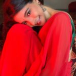 Sakshi Agarwal Instagram – The Universe is asking :
Show me your new vibration and I will show you miracles!
Just trust the Universe✨💫
.

#redsaree #instasmile #smilemore #candid #selfportraitphotography #sakshiagarwal #biggboss #saree #sareelove #jhumkas #traditional Chennai, India