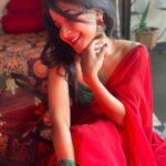 Sakshi Agarwal Instagram – Life isn’t perfect
But your smile can be🥰
.
@fab_by_faiza 
#redsaree #instasmile #smilemore #candid #selfportraitphotography #sakshiagarwal #biggboss #saree #sareelove #jhumkas #traditional Chennai, India