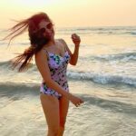 Sakshi Agarwal Instagram – Cant get over this song and cant wait to smell the ocean again!
One full circle and back here again!
#Throwback to Goa and #lockdowndiaries 
.
Wish all this ends soon and we can all go back to a normal happy life✨
.
I know your somewhere out there, somewhere far away!
.
@itcgrandgoa 
.
#feelitreelit #brunomars #explore #beautifulmemories #explorepage #sakshiagarwal #goadiaries #itchotels #sunset #ocean #breeze #fresh