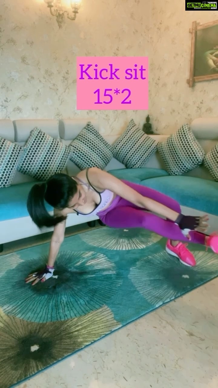 Sakshi Agarwal Instagram - Get out of your bed!! Its Monday Morning-Try these super effective workouts for your core and full body-burn on your favorite music π₯π₯ You can literally feel the fat burn after these reps! Try syncing it with the music so your intensity is high and so is the fat burn! . #toetaps #toekick #kiscksit #feelitreelit #nakkamukka #workoutreels #hiitreels #trending #explore #explorepage #feeltheburn #livelaughlove
