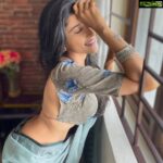 Sakshi Agarwal Instagram - Being alone can actually be peaceful sometimes🦋 . Wardrobe : @swarnasaris . #saree #sareelove #aesthetic #sexyback #instasarees #sakshiagarwal #biggboss Chennai, India