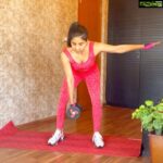 Sakshi Agarwal Instagram - 🔥🔥🔥🔥Full Body Blast🔥🔥🔥 . Guys! This is crazy workout- I haven’t sweat so much ever after a workout and I can feel the Fire in my skin. . 1) Burpee against wall with dumbell pull 2)Lunges/high knee left to right 3) one hand Dumbell rowing with squat- Feel 5 kg to be a toy😜😜😜 4) Dumbell lateral Swing with Lateral lunge 5) Dumbell Front Press/ calf raise/ Halo . #fitnessmotivation #homeworkout #wallworkout #dumbell #fitfam #fitnessjourney #burnyourcalories #sakshiagarwalworkout #sakshiagarwal #biggboss #kollywood Chennai, India