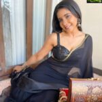 Sakshi Agarwal Instagram - Every saree tells a story.. Can you read mine? . @fab_by_faiza . #sareelove #blacksaree #kollywood #sakshiagarwal #biggboss #instasaree #transparentsaree #sequinblouse #instamood #fitnessfreak #shapeyourbody #stayhome #quarantine #chennai #absgirl #flauntyourcurves #fitnessjourney #fitgirl Chennai, India
