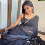 Sakshi Agarwal Instagram - Every saree tells a story.. Can you read mine? . @fab_by_faiza . #sareelove #blacksaree #kollywood #sakshiagarwal #biggboss #instasaree #transparentsaree #sequinblouse #instamood #fitnessfreak #shapeyourbody #stayhome #quarantine #chennai #absgirl #flauntyourcurves #fitnessjourney #fitgirl Chennai, India