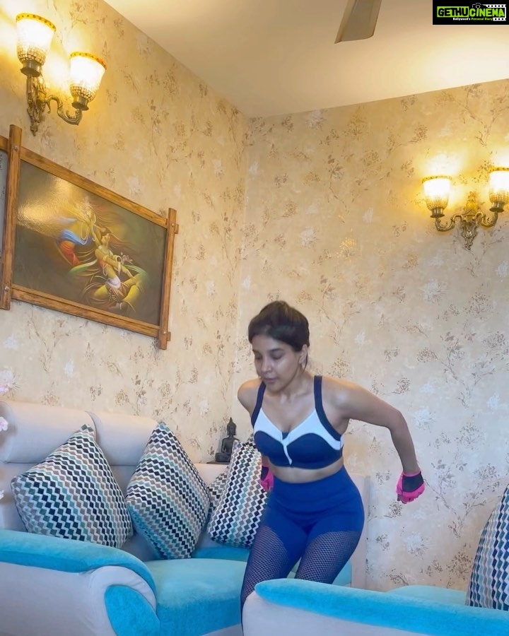 Sakshi Agarwal Instagram - Sunday Morning Fun Burn 🔥🔥🔥 ⬅️⬅️⬅️⬅️Swipe for all different workouts!➡️➡️➡️➡️➡️ . Use any two sofa /couch/chair which are at equal height and get this full body burn workout! . I have never sweat so much in any of my workout! This is a real killer💪 . 1)swing/ pushup 2) squat jump on sofa 3)kicksit on sofa 4)deadlift for hamstring and squat with kettlebell- The advantage of doing this in a sofa is that it gives you more stretch! 5)lunge running with dip on sofa 6)double squat jump on floor and sofa . #workout #motivation #fitness #sofaworkout #fitfam #cardio #corestrength #squats #fitnessjourney #fitnessfreak #sakshiagarwalworkout #biggboss #kollywood #justmove Chennai, India