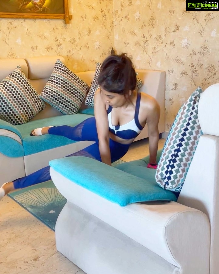 Sakshi Agarwal Instagram - Sunday Morning Fun Burn 🔥🔥🔥 ⬅️⬅️⬅️⬅️Swipe for all different workouts!➡️➡️➡️➡️➡️ . Use any two sofa /couch/chair which are at equal height and get this full body burn workout! . I have never sweat so much in any of my workout! This is a real killer💪 . 1)swing/ pushup 2) squat jump on sofa 3)kicksit on sofa 4)deadlift for hamstring and squat with kettlebell- The advantage of doing this in a sofa is that it gives you more stretch! 5)lunge running with dip on sofa 6)double squat jump on floor and sofa . #workout #motivation #fitness #sofaworkout #fitfam #cardio #corestrength #squats #fitnessjourney #fitnessfreak #sakshiagarwalworkout #biggboss #kollywood #justmove Chennai, India