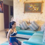 Sakshi Agarwal Instagram - Sunday Morning Fun Burn 🔥🔥🔥 ⬅️⬅️⬅️⬅️Swipe for all different workouts!➡️➡️➡️➡️➡️ . Use any two sofa /couch/chair which are at equal height and get this full body burn workout! . I have never sweat so much in any of my workout! This is a real killer💪 . 1)swing/ pushup 2) squat jump on sofa 3)kicksit on sofa 4)deadlift for hamstring and squat with kettlebell- The advantage of doing this in a sofa is that it gives you more stretch! 5)lunge running with dip on sofa 6)double squat jump on floor and sofa . #workout #motivation #fitness #sofaworkout #fitfam #cardio #corestrength #squats #fitnessjourney #fitnessfreak #sakshiagarwalworkout #biggboss #kollywood #justmove Chennai, India